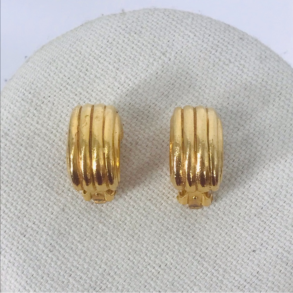 3/$15 Mimi Di N Gold Tone Ribbed Hoop Clip-On Earrings - Picture 1 of 8